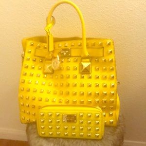 MICHAEL KORS tote and matching wallet 🐝💫⭐️